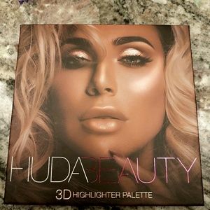 Huda Beauty 3D Highlighter Palette